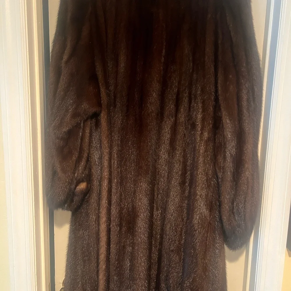 Luxurious Brown Fur Coat - Picture 7 of 17